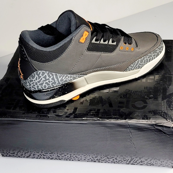 Air Jordan 3 Retro Shoes "Black Cement Orange" – Size 8.5 – Limited Edition! 🔥 - Picture 3 of 3